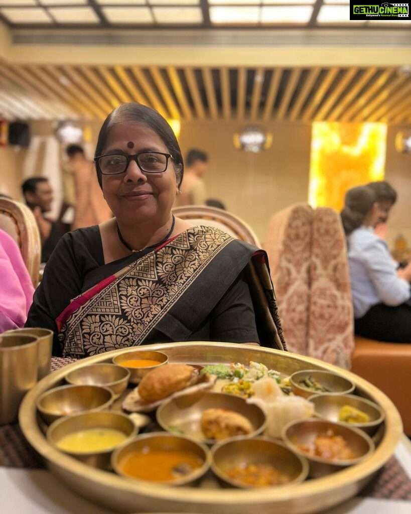 Mitali Nag Instagram - When eating out, the Indian thali style of eating always tops my list ♥♥ Took my mommy @nag.nalini to @maharajabhogmumbai on her birthday for a heartiest meal filled with so many varieties of Indian delicacies and a lot of love…! Thank you @teamashishmaheshwari for hosting us!!! . . #mitaalinag #indianthali #collaboration #foodgasm #333 @sankalppardeshi @rudransh_pardeshi Juhu, Mumbai
