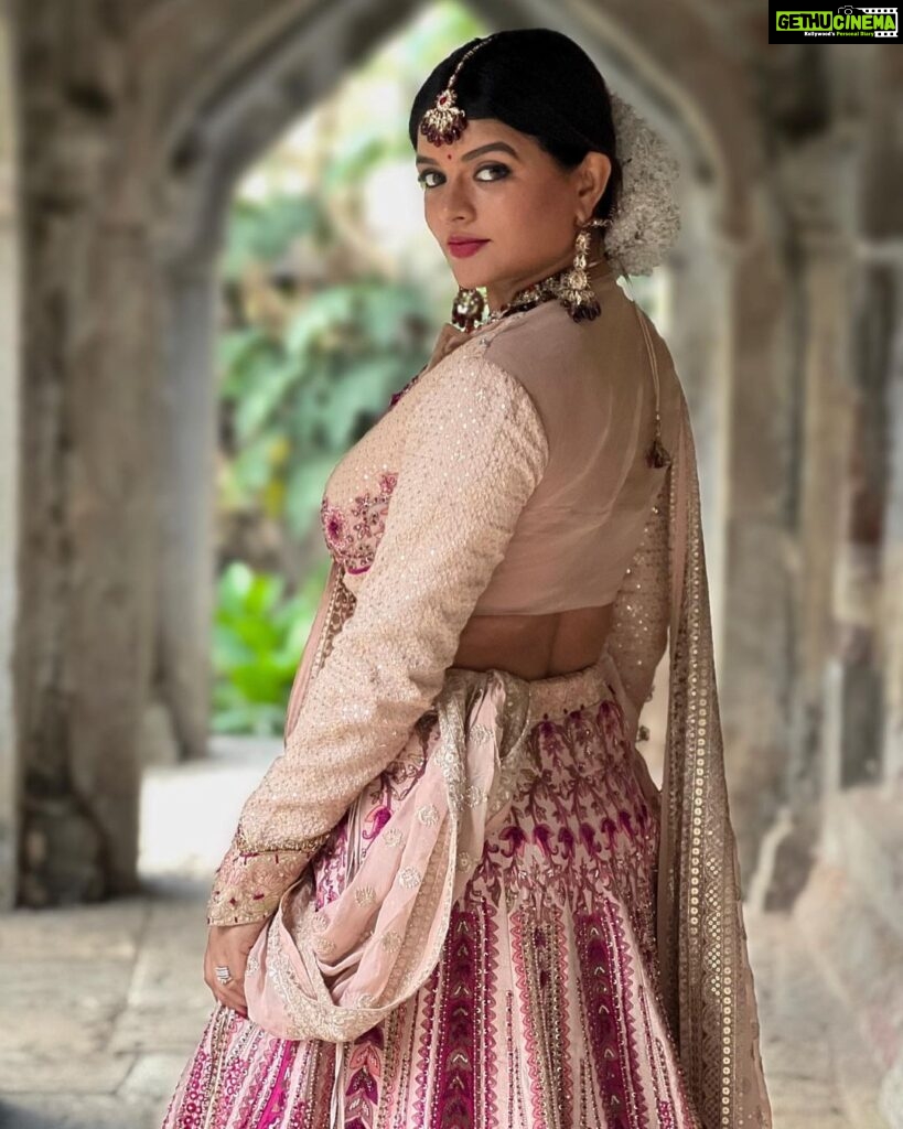 Mitali Nag Instagram - 1, 2 or 3…? . . . Outfit @soniyagofficial Stylist @the_neerajpandey Jewellery @kash_designs2021 📸 @mk_____kotapalli #mitaalinag #indian #collab #333 Nagpur, Maharashtra, India