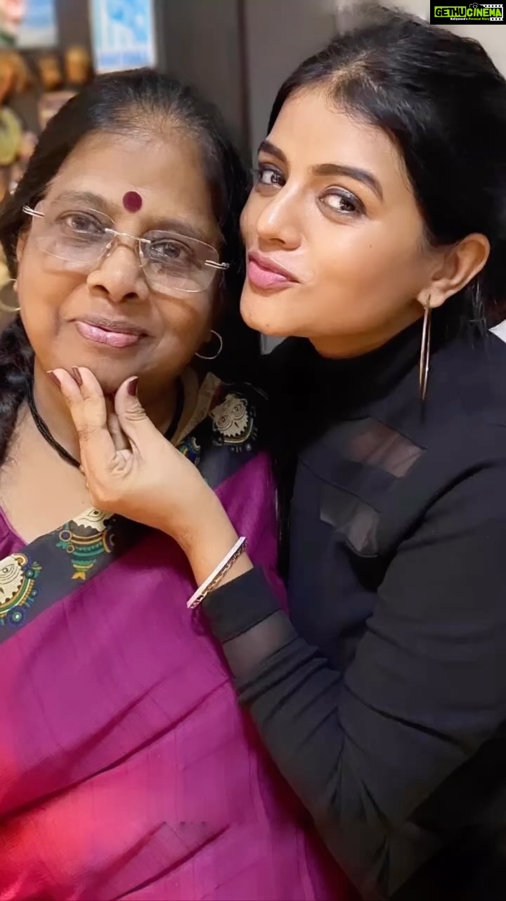 Mitali Nag Instagram - Some trends are so cute I tell u ♥️ . . . @rudransh_pardeshi @jyotisamseriya @deep_pillay_ #mitaalinag #trendingreels #indianactress #template #333