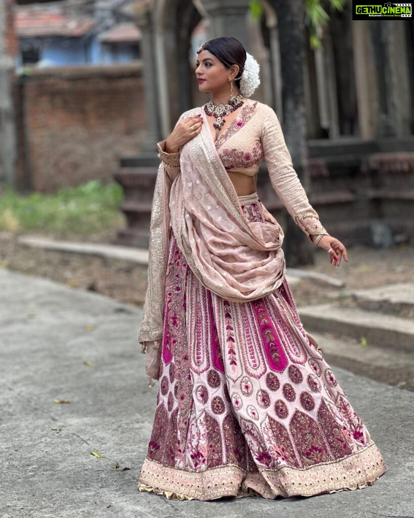 Mitali Nag Instagram - Accept yourself as you were designed 🌸 . . Outfit @soniyagofficial Stylist @the_neerajpandey Jewellery @kash_designs2021 Pic @mk_____kotapalli #mitaalinag #traditional #indianactress #333 #nagpur Nagpur, Maharashtra, India