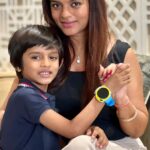 Mitali Nag Instagram - Role reversal by my #chocolateeyedboy @rudransh_pardeshi for the right reasons!! ♥️ This next zen smart watch for kids from @watchoutwearables is definitely a game changer when it comes to the safety of your kids and it certainly is a blessing for working mothers like me 😊♥️ . . PR @sweetbasilentertainment #mitaalinag #collab #smartwatch #sharktank #333