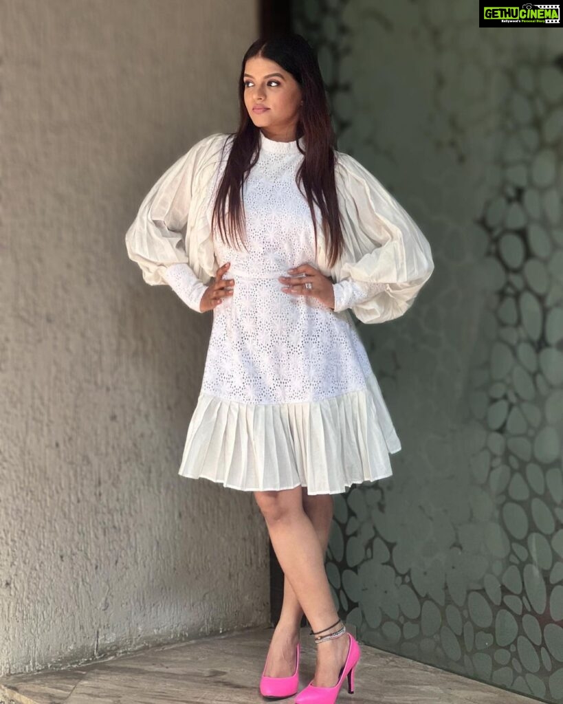Mitali Nag Instagram - Just another summer post popping up on your feed 🤍 🩷 . . . Stylist @the_neerajpandey Outfit @thegroomingcollection Footwear @dressberry_india #mitaalinag #afsarbitiya #fashion #collab #333 Mumbai, Maharashtra