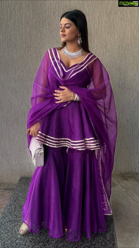 Mitali Nag Instagram - Blooming in purple 💜 . . . Outfit @pomcha_jaipur X @tlmconsultancy Stylist @the_neerajpandey Jewellery @shillpapuriidesignerjewellery Bag @eena.official X @tlmconsultancy . #mitaalinag #fashionreel #collab #afsarbitiya #333 Mumbai - मुंबई