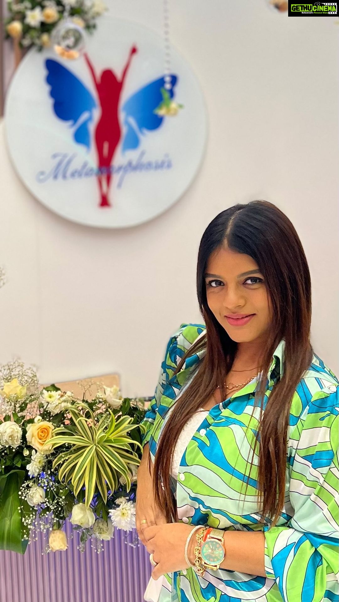 Mitali Nag Instagram - Hey you, I’ve got some news!!! Your one stop solution for all skin woes @clinicmetamorphosis has a new address 😊 they are now at Vashi, Navi Mumbai too… yay!!! . . #mitaalinag #skinclinic #collab #afsarbitiya #333 Navi Mumbai (New Mumbai), India