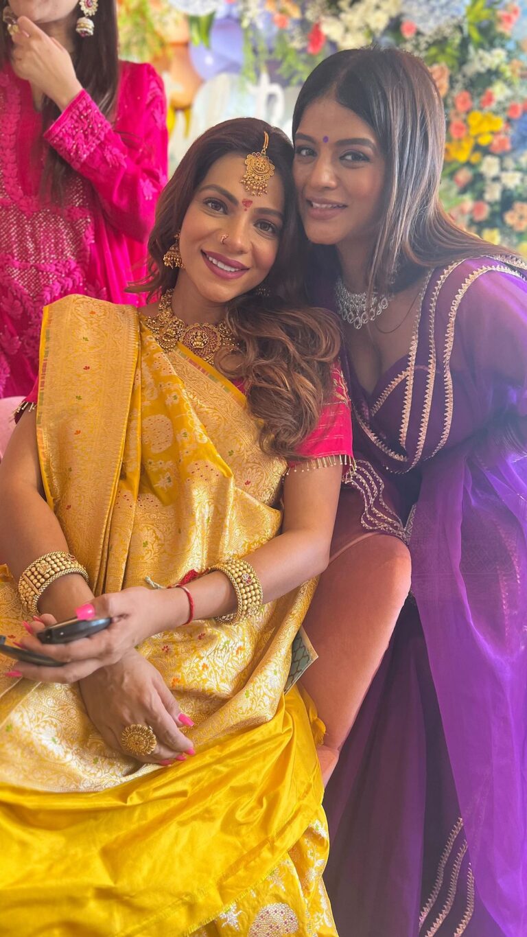 Mitali Nag Instagram - From co actors to friends to each other’s confidante… we have come a long way! Such an overwhelming moment for me to perform at my dearest @tanvithakker’s Godh Bharai ♥️😍🧿 My performance doesn’t match the love and admiration I have for this woman! Love to u always, can’t wait for my next performance at Jr’s naming ceremony 😁🧿♥️ . . Choreography @jyotisamseriya @vpdsnagpur Outfit @pomcha_jaipur X @tlmconsultancy Jewellery @shillpapuriidesignerjewellery Stylist @the_neerajpandey Video @vihansometimes Andheri West