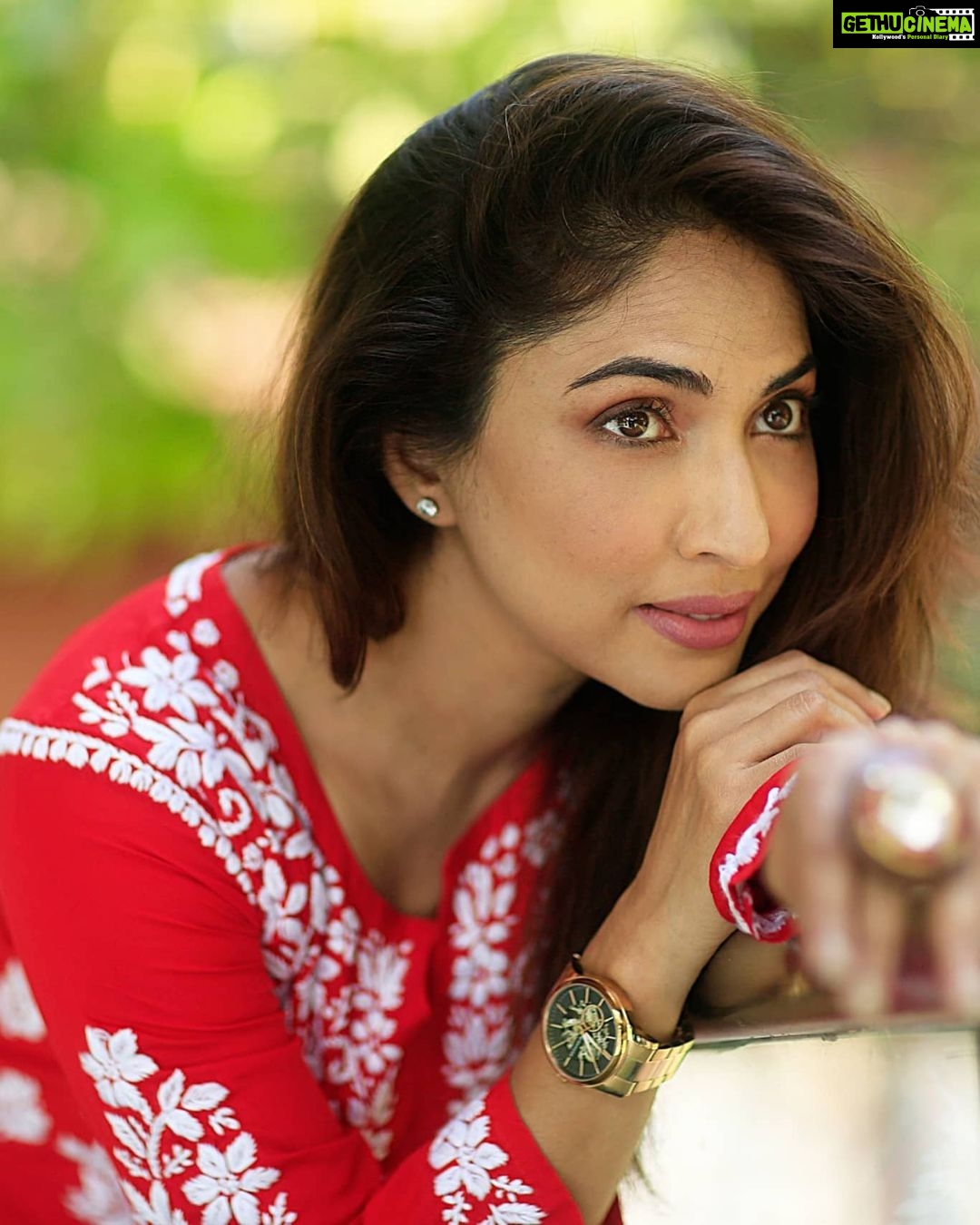 Mouli Ganguly Instagram - Let's wander where wifi is weak and sun is strong . . .Clicked by @sonal__dalmia Wearing @maayra_fashion @kavitaprateekmishra Make up @priya_sureka Location @irayoslifestyle . . . #mouliganguly #indiansuit #lucknowisuit #indianwoman #indianlady Irayos Lifestyle Retreat