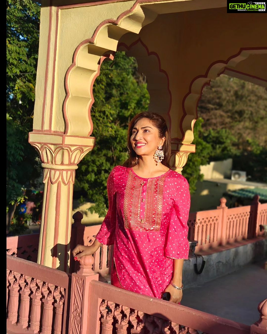 Mouli Ganguly Instagram - It's Sun-shiny kinda day!