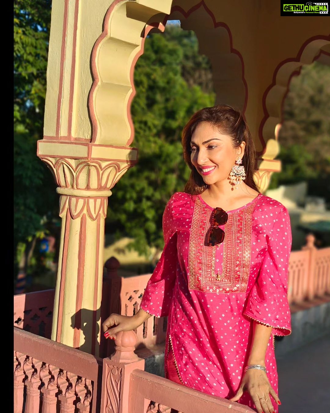 Mouli Ganguly Instagram - It's Sun-shiny kinda day!