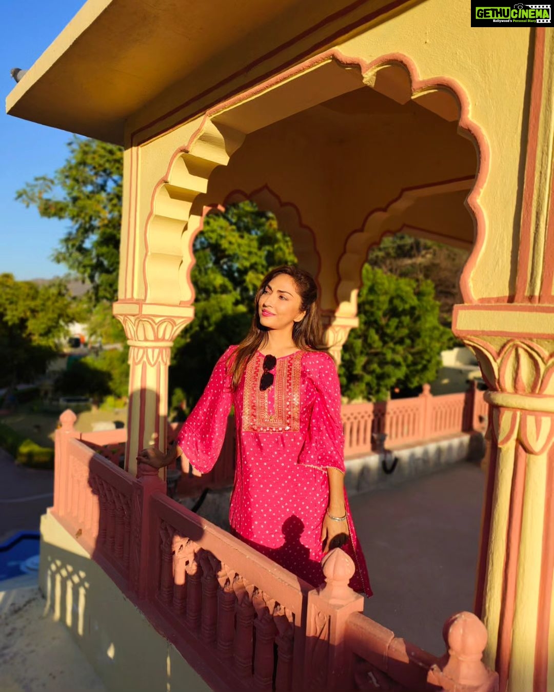Mouli Ganguly Instagram - It's Sun-shiny kinda day!