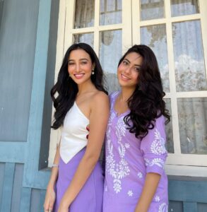 Nalini Negi Instagram - Twinning with this Cutie 😘😘 @reem_sameer8 

#funtimes #masti #shooting #shoot #fun