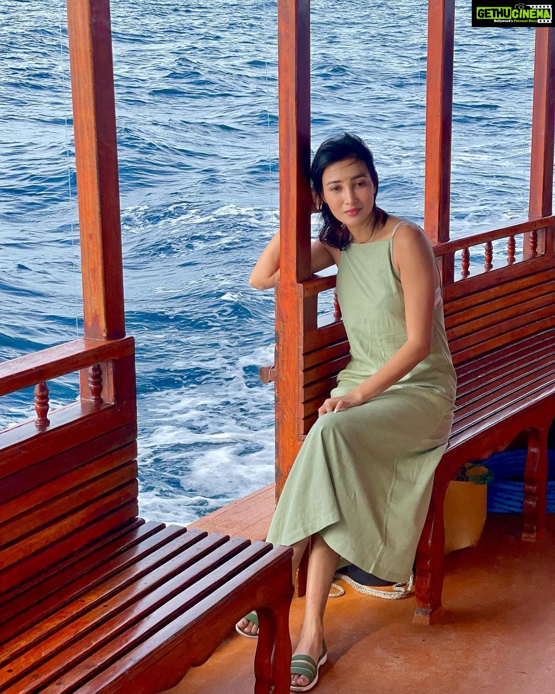 Nalini Negi Instagram - "Embracing the serenity of the sea breeze ππ£ββοΈ #BreezyBoatAdventures #OceanEscape" π @wildcherry.in #picture #pictureperfect #shooting #vacation #vacay #grateful #happiness #fun #masti #maldives #like #likesforlike #followforfollowback #follow #mood #instalike #instagram #instagood #instafashion Adaaran Select Meedhupparu - Maldives
