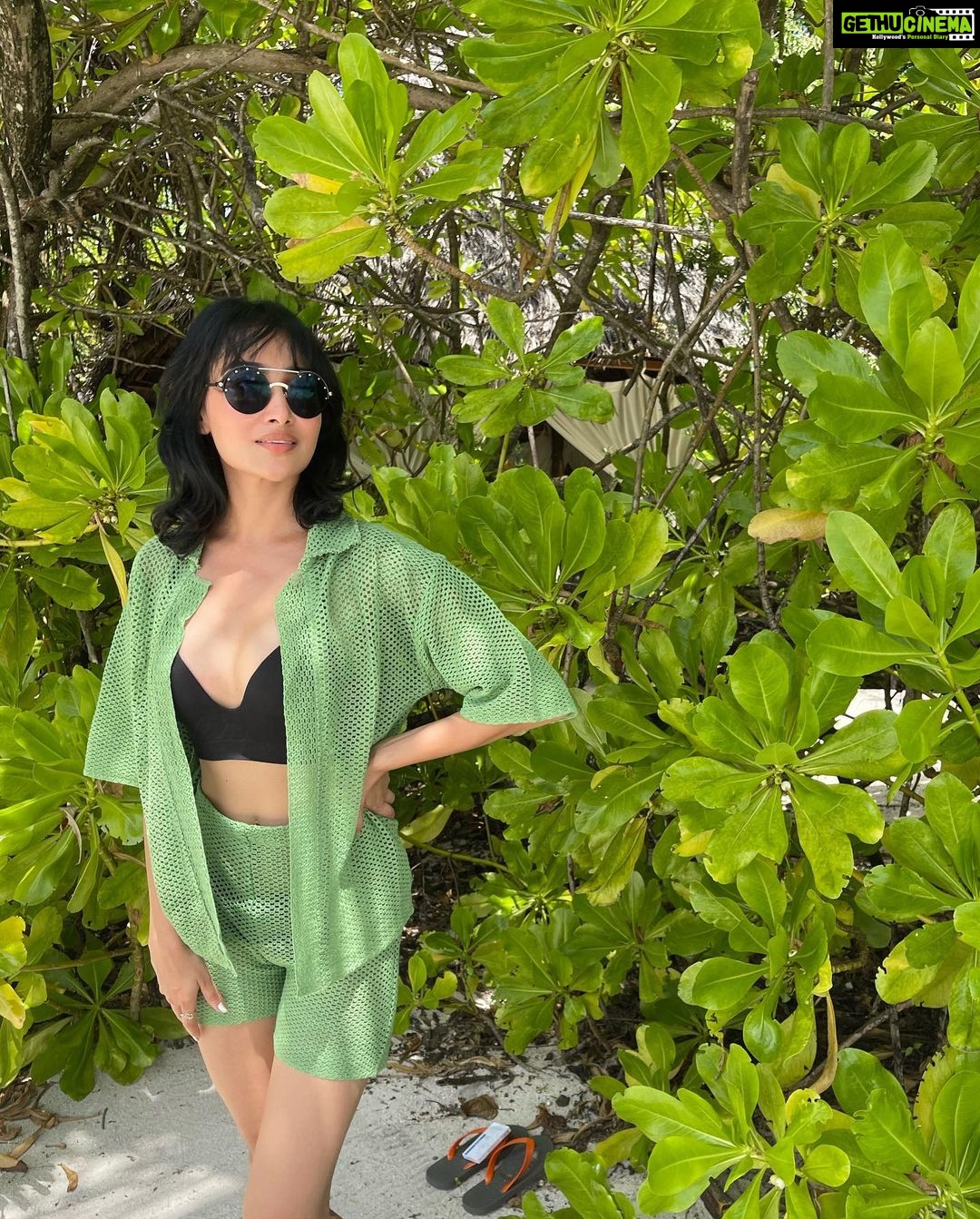 Nalini Negi Instagram - Bold and Beautiful: Channeling Nature’s Sass Factor” 👗 @wildcherry.in @adaaranmeedhupparu #adaaranmeedhupparu @adaaranresorts #adaaranresorts #aitkenspencehotels @adaaranprestigewatervillas #adaaranprestigewatervillas @planmyleisure #planmyleisure Adaaran Select Meedhupparu - Maldives