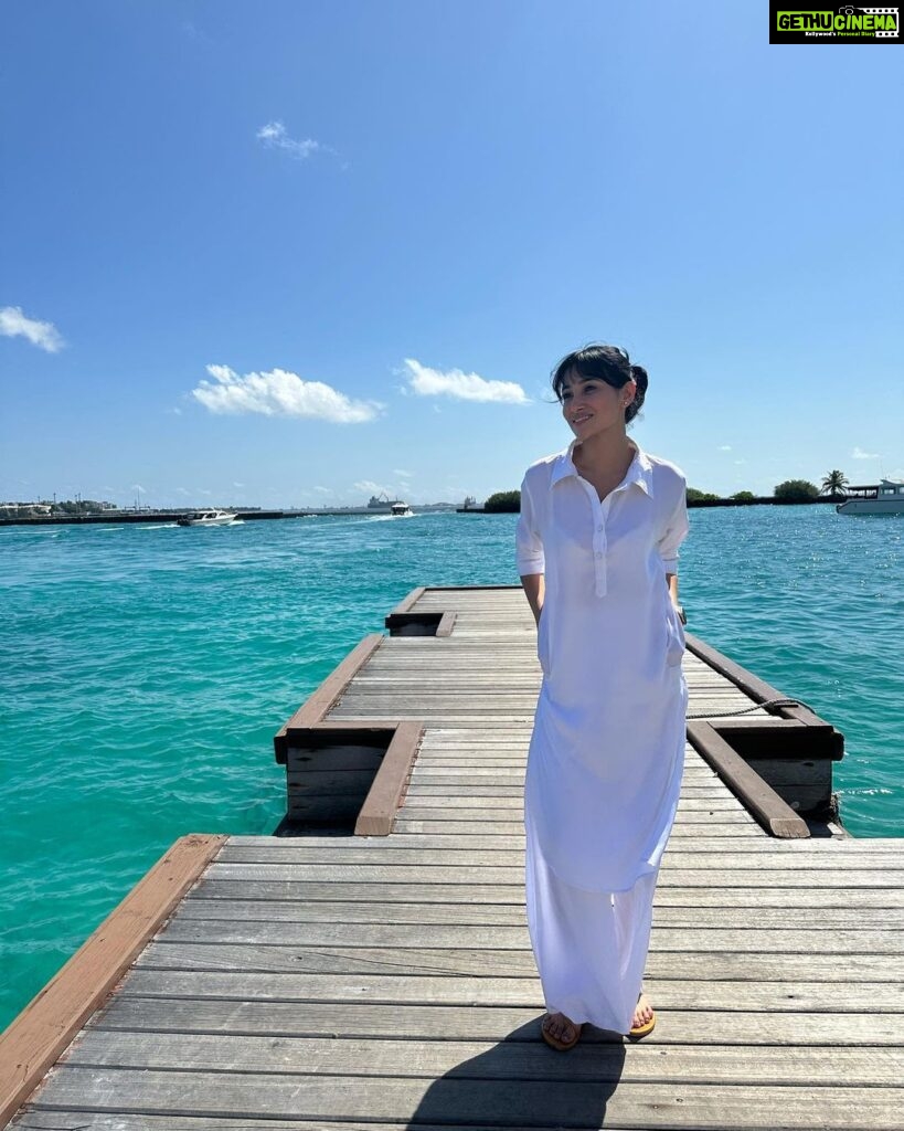 Nalini Negi Instagram - “Where Time Stands Still: Embracing the Maldivian Paradise”. Outfit: @wildcherry.in @kareena.s @planmyleisure #planmyleisure #vacation #vacationmode #holiday #friends #travel #travelgram #traveler #fun #happy #happines #happiness #grateful Maldives Airport