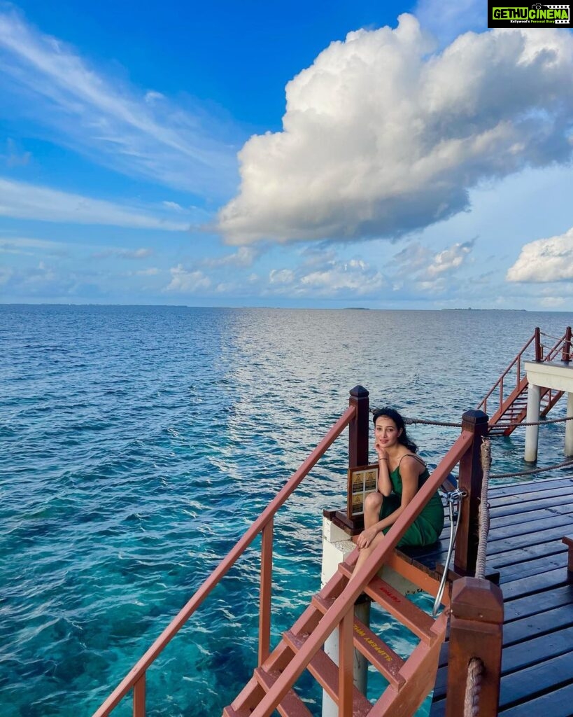 Nalini Negi Instagram - "Lost in Paradise ☀🏝 #Maldives #UnderTheSky" @adaaranmeedhupparu @adaaranprestigewatervillas 👗 @wildcherry.in #vacation #vacay #vacaymode #summer #holiday #travel #fun #traveller #travellerlife #travellers #getaway #grateful #gratitude #life