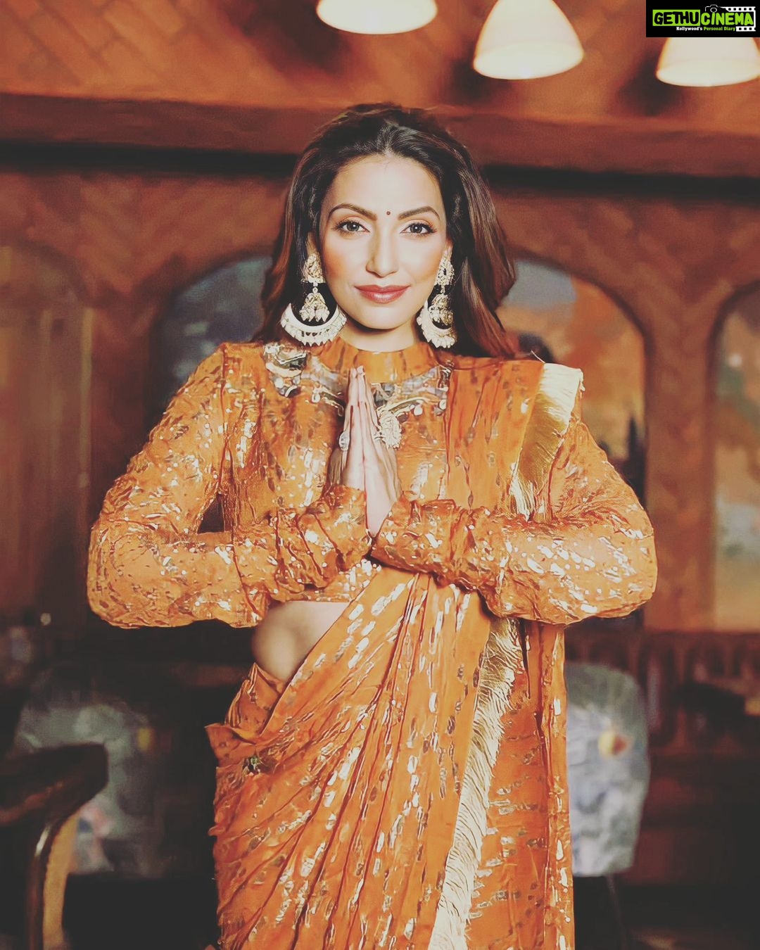 Navina Bole Instagram - Happy Independence Day, Instafam! ๐งก๐ฎ๐ณ๐ฎ๐ณ #aproudindianforever Photograher: @portraitdeewana Stylist: @style_deintrepide Outfit: @arpitasulakshana Makeup: @rouge_makeovers Hair: @ayushiiijainnn Location: @1522inmumbai #picoftheday #photooftheday #instapost #instaphoto #instapic #ootd #happyindependenceday #proudindian #saree #ethnicwear #rustorange #namaste #explorepage #explore #navinabole #instagood #instagram #tuesday #omsairam #positivevibes 1522 Mumbai