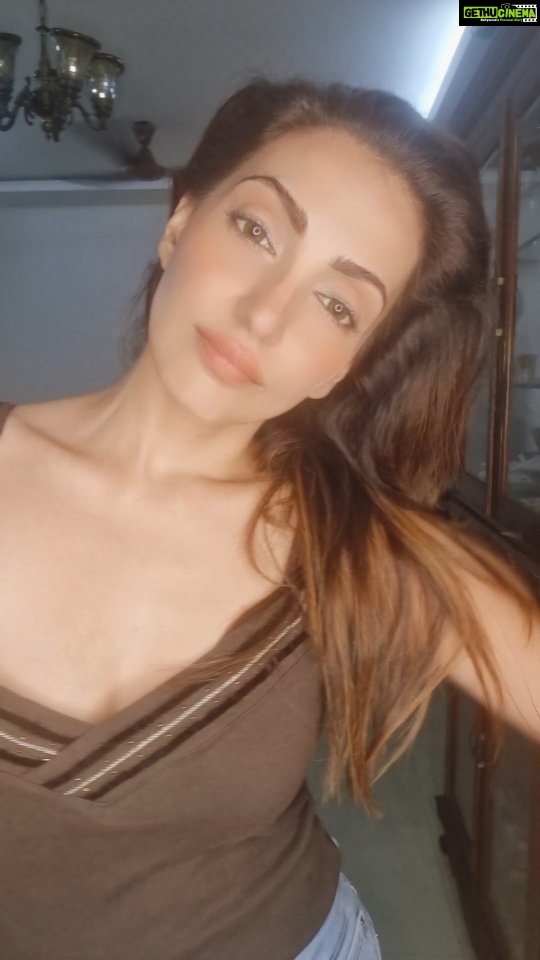 Navina Bole Instagram - Side eye. . 👀👀!! #hoppingonthetrend #reeloftheday #reelofinstagram #reeltrending #reelitfeelit #reels #newreels #instareelsindia❤️ #instareels #trendingreels #boombastic #sideeye #funnyreels #itiswhatitis #explorepage #explore #navinabole #tgif Happy Place