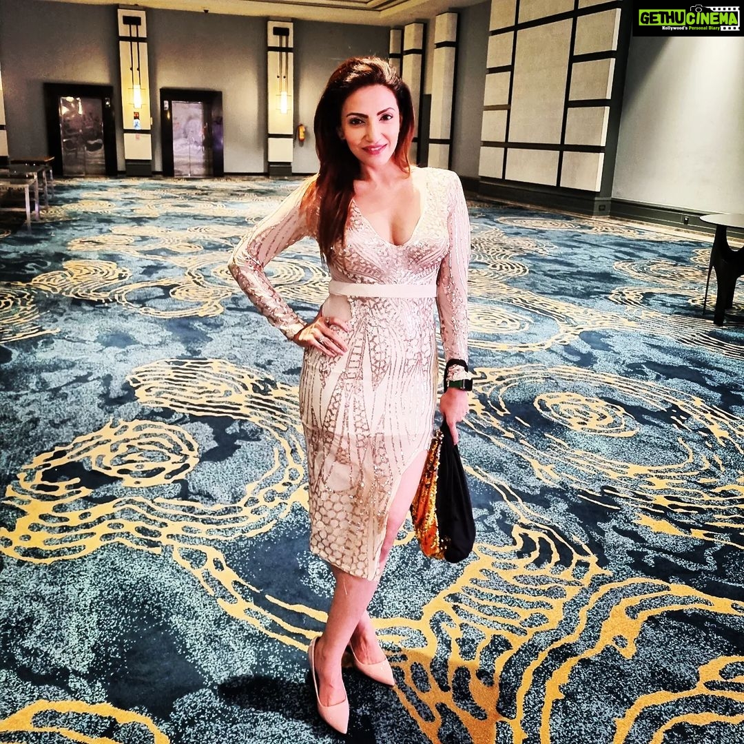 Navina Bole Instagram - I might get knocked out but never knocked down!! 😎💛🧚♀️🥂🌟 #picoftheday #photooftheday #instaphoto #instapic #instagram #instagood #newpost #newphoto #newpic #explorepage✨ #navinabole #ootd #golden #standingtall #competitionwithmyself #comfortableinmyskin #bringiton #latepost #happytuesday #omsairam #positivevibes The Westin Mumbai Powai Lake