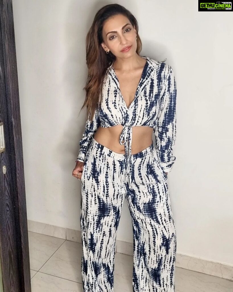 Navina Bole Instagram - I believe in me!🌟😎💙🤍💥 Outfit : @beachnhill Managed by : @publiquedom #post #newpost #photos #photosoftheday #newphotos #picsoftheday #newpics #instapost #instagram #instagood #ootd #designerwear #coordset #pose #attitude #swag #keephustling #shadow #knottedshirt #explorepage #explore #navinabole #lifeisbeautiful #positivevibes #omsairam #happythursday #swipeleft My Happy Place