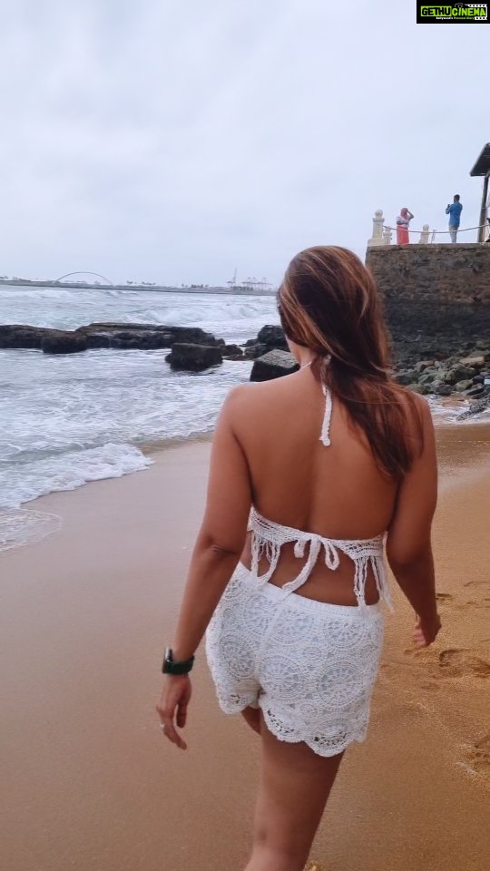 Navina Bole Instagram - The best conversations are the ones I have with the waves! #beachbaby #sukoon #peace 🌊🏝💙 Photography : @thari_dhana_fdow and @ruwanaru_wee Managed by : @publiquedom Stylist and Outfit : @style_deintrepide #reelsinstagram #reeloftheday #reelstrending #reeloftheday #newreels #trending #trendingaudio #beachbum #beachbaby #sandatmyfeet #windinmyhair #beach #beachlife #traveldiaries #travelerforlife #vacayvibes #takemeback #ootd #ootdfashion #colombo #SriLanka #throwback #explorepage #explore #navinabole #nomondayblues #positivevibes Galleface