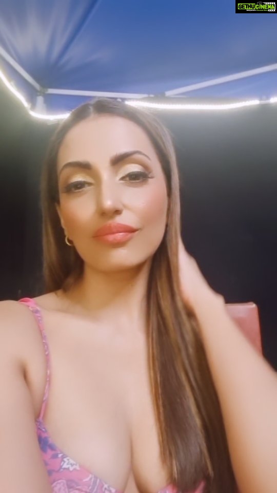 Navina Bole Instagram - Look at me!!👀👀👀 #transitionreels Mua : @naushad.sayeed.3 Hair : @karishma_choudhary_hairstyles #reelsinstagram #reeloftheday #instareelsindia❤️ #instareels #reelitfeelit #transitions #transitionreels #sleekhair #makeuponfleek #explorepage✨ #explore #navinabole #lookatme #trendingsong #trendingaudio #trendingreels #newreels #newreel #vanitydiaries #onset #bts #workisfun #lovemyjob #competitionwithmyself #comfortableinmyskin #weekend #weekendvibes #saturdaynight #saturdayvibes #positivevibes The Circuit
