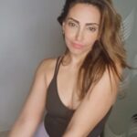 Navina Bole Instagram - Always late to the trend, but on point I hope😎🤓🥳💃 #reelsinstagram #reeloftheday #reelsofinstagram #instareelsindia❤️ #reelitfeelit #trendingsong #trending #sexyladys #dancereels #dancelikenooneiswatching #danceistherapy #moveit #explorepage #explore #navinabole #newreels #new #happygirlsaretheprettiest #thursday #positivevibes Home Sweet Home