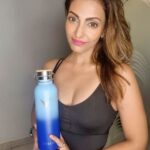 Navina Bole Instagram - Hydration is the key to good health! And the motivation to hydrate becomes so much stronger when you have a water bottle this beautiful, durable, and portable!! And the cherry on the cake is you stand a chance to win a 4 day luxury stay cation on buying these limited edition water bottles from @harve.in They have just 1000 exclusive pieces of this beauty available, so grab yours before it's too late! @harve.in Use my code NAVINA5 to get a straight 5% discount on your purchase 🩵💙 #newpost #newpics #instapost #instapics📷 #hydrate #waterbottle #exclusive #limitededition #fitnessmotivation #healthyhabits #fitnessaddict #fitness #keephustling #explorepage #explore #navinabole #hurryup #dontmissout #harve #nomondayblues #positivevibes