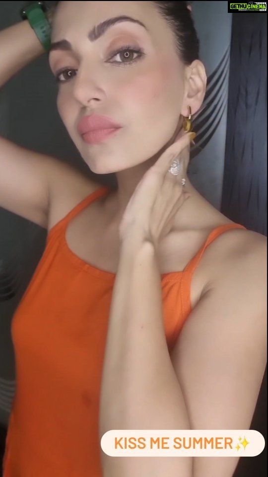 Navina Bole Instagram - Can't stop flaunting the #kissmesummer collection from @doradajewellery ✨️✨️ These gorgeous pieces are 18k gold plated, handcrafted, and anti-tarnish!! Can't pick which one I like the most. Can you?😍😁 #reelsinstagram #reeloftheday #reels #reelstrending #trendingreels #reelitfeelit #instareelsindia❤️ #newreels #jewellery #18kgold #antitarnishjewelry #handcrafted #beauty #jewellerylover #selflove #eleganceisanattitude #favorite #explorepage #explore #navinabole #weekendvibes #saturdayvibes #saturdaynight #omsairam #positivevibes #peaceandlove