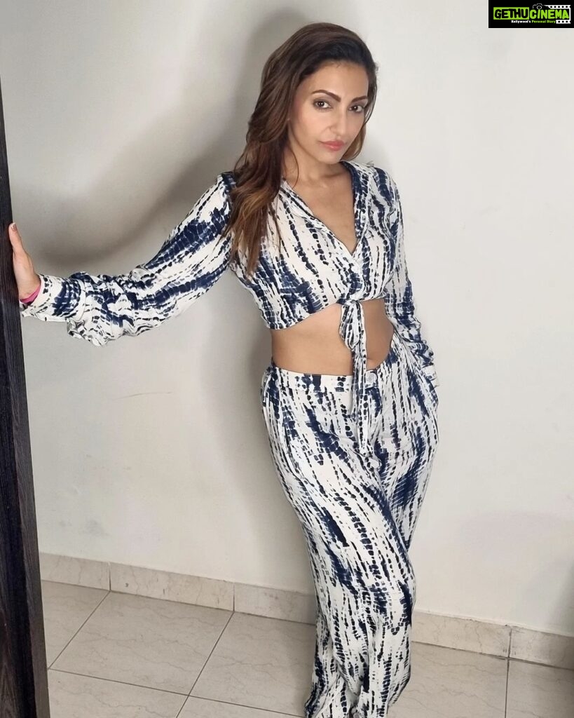 Navina Bole Instagram - I believe in me!🌟😎💙🤍💥 Outfit : @beachnhill Managed by : @publiquedom #post #newpost #photos #photosoftheday #newphotos #picsoftheday #newpics #instapost #instagram #instagood #ootd #designerwear #coordset #pose #attitude #swag #keephustling #shadow #knottedshirt #explorepage #explore #navinabole #lifeisbeautiful #positivevibes #omsairam #happythursday #swipeleft My Happy Place