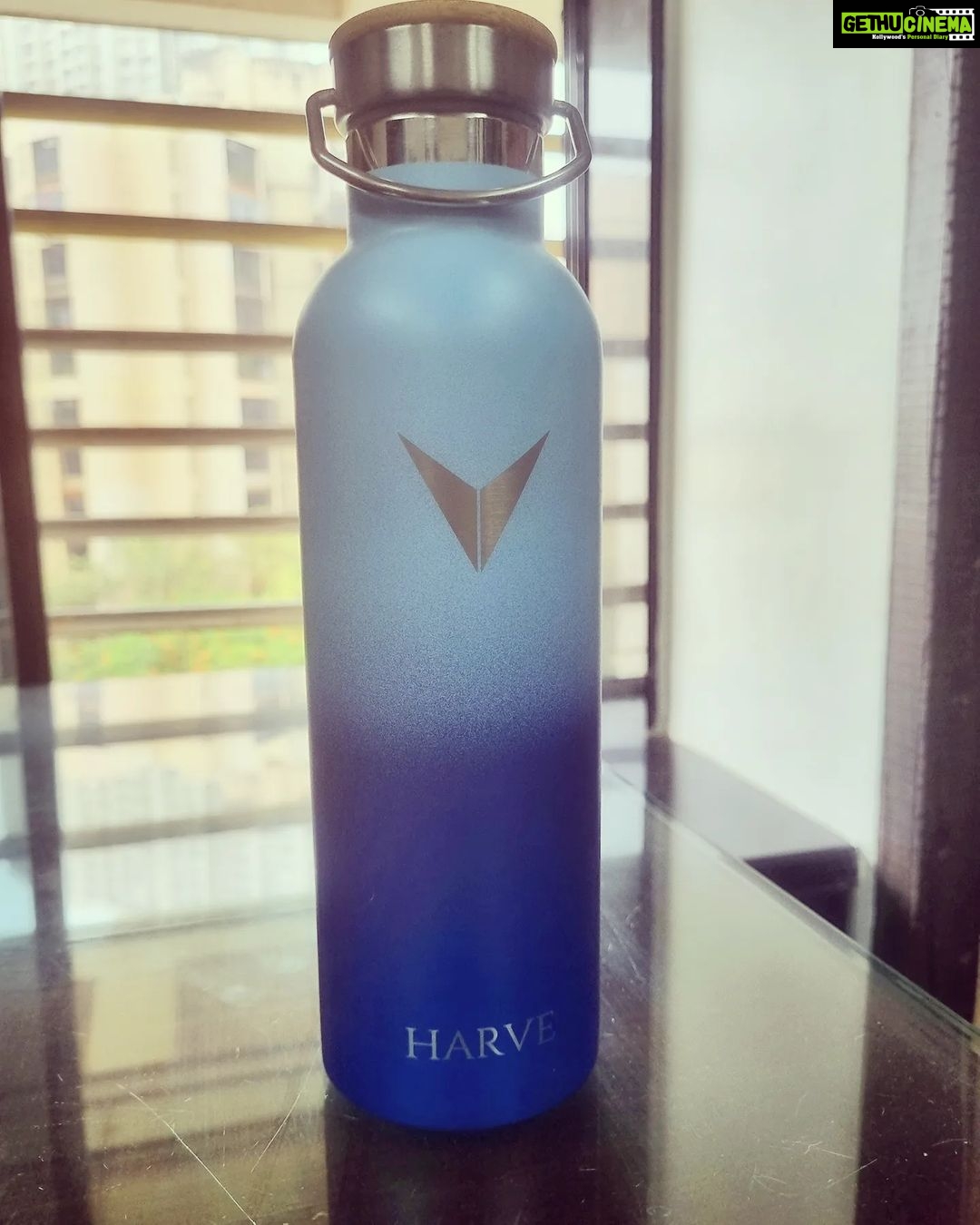 Navina Bole Instagram - Hydration is the key to good health! And the motivation to hydrate becomes so much stronger when you have a water bottle this beautiful, durable, and portable!! And the cherry on the cake is you stand a chance to win a 4 day luxury stay cation on buying these limited edition water bottles from @harve.in They have just 1000 exclusive pieces of this beauty available, so grab yours before it's too late! @harve.in Use my code NAVINA5 to get a straight 5% discount on your purchase 🩵💙 #newpost #newpics #instapost #instapics📷 #hydrate #waterbottle #exclusive #limitededition #fitnessmotivation #healthyhabits #fitnessaddict #fitness #keephustling #explorepage #explore #navinabole #hurryup #dontmissout #harve #nomondayblues #positivevibes
