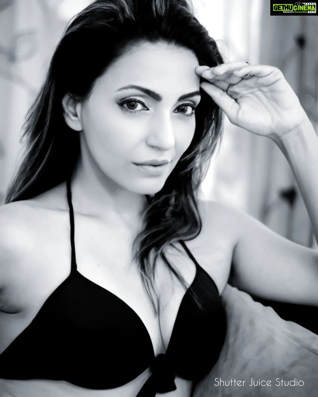 Navina Bole Instagram - The Alluring @navina_005 Shot & Edit - Imtiyaz Sayyed @shutterjuicestudio #NavinaBole #Actress #FitnessEnthusiast #Celebrity #Celeb #ShutterJuiceStudio #FashionPhotographer #Cinematographer #CelebrityPhotographer #Monochrome #Portrait #Portraiture #PortraitPhotography Mumbai - The City of Dreams