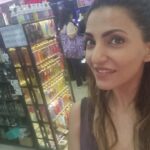 Navina Bole Instagram – My motto in life is to be the best version of myself, and looking my best is a huge part of that! I trust only @beautypalaceprofessional for the most authentic, fabulous skin and hair care products and cosmetics. 
They have it all under one roof! With a great ambiance, super friendly staff and huge discounts it’s my go to for all my self care shopping. Treat yourselves and your loved ones to some lovely shopping therapy at this fabulous outlet! Also, it’s one of Kimaayra’s fav hangout spots😍🌟💕

#reeloftheday #reels #reelofinstagram #instareelsindia❤️ #instareel #newreels #shoppingismycardio #cosmetics #toileteries #haircare #skincare #motherdaughter #explore #explorepage #navinabole #allunderoneroof #onestopshop #wednesday #omsairam #positivevibes Beauty Palace