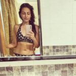 Navina Bole Instagram - And I like what I see😜😈😍🧚‍♀️🌟😎 #mirrorselfie #picoftheday #photooftheday #newphoto #newpost #instagram #instagood #vacationwithdrawals #vacayvibes #mirrorselfie #wethair #outofthepool #mirrorcheck #bikini #selflove #selfiegram #vacationstateofmind #takemeback #explore #explorepage #navinabole #tuesdaythoughts #positivevibes Club Mahindra Hatgad