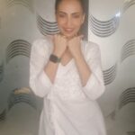 Navina Bole Instagram - The simplest things in life are the most beautiful! Like this trend💖💃 #reelsinstagram #reeloftheday #reels #reeltrending #trendingreels #reelitfeelit #aali #thissongisavibe #whitekurti #ethnicwear #simple #simplicityisbeauty #dancelikenooneiswatching #happygirlsaretheprettiest #explorepage #explore #navinabole #newreels #omsairam #thursday #positivevibes