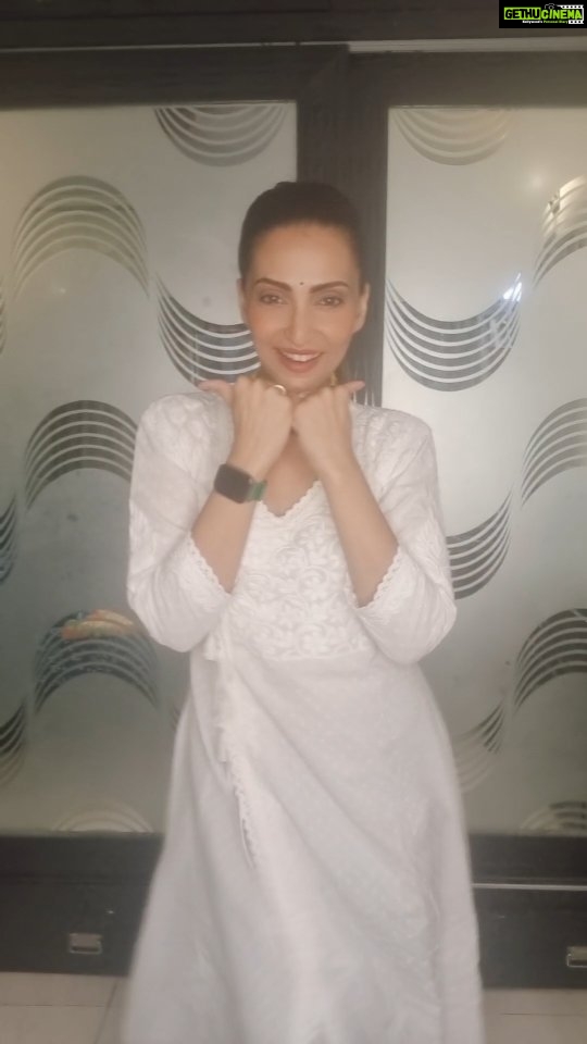 Navina Bole Instagram - The simplest things in life are the most beautiful! Like this trend๐๐ #reelsinstagram #reeloftheday #reels #reeltrending #trendingreels #reelitfeelit #aali #thissongisavibe #whitekurti #ethnicwear #simple #simplicityisbeauty #dancelikenooneiswatching #happygirlsaretheprettiest #explorepage #explore #navinabole #newreels #omsairam #thursday #positivevibes