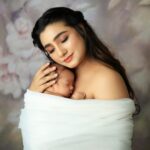 Neha Marda Instagram - We made a Wish And You came True✨ #babyanaya @anaya_.agrawal #mommy #mommylife #nehamarda #babygirl