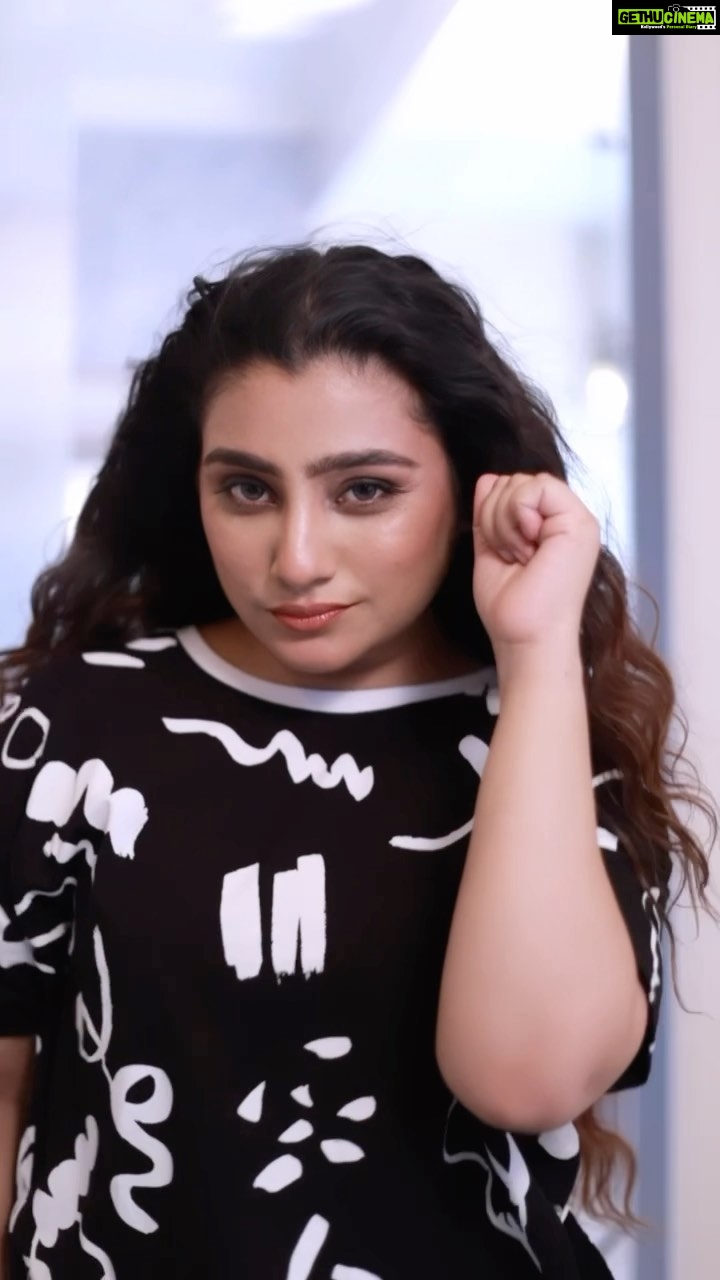 Neha Marda Instagram - i know I'm late for the trend ... but really wanted to do this🥲❤️ Makeuphair @ornate2019 #nehamarda