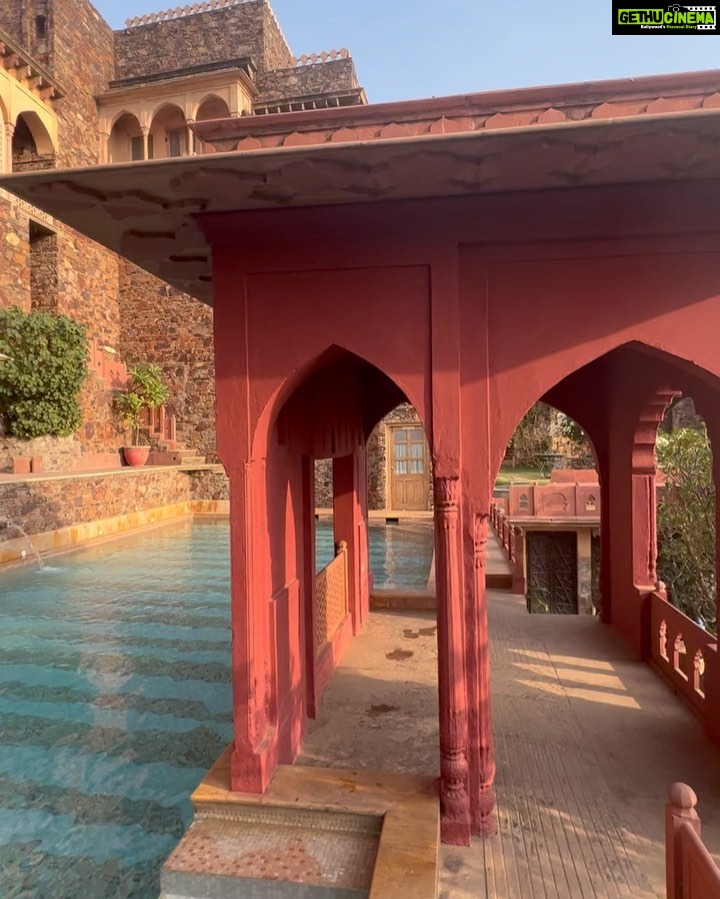 Nimrit Kaur Ahluwalia Instagram - // all things I love 💧 ☀️ 🌿 🌸 📖 🏊🏼‍♀️ #mumsbirthdaygetaway #nofilter Neemrana Fort Palace