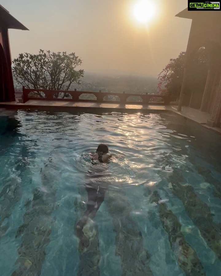 Nimrit Kaur Ahluwalia Instagram - // all things I love 💧 ☀️ 🌿 🌸 📖 🏊🏼‍♀️ #mumsbirthdaygetaway #nofilter Neemrana Fort Palace