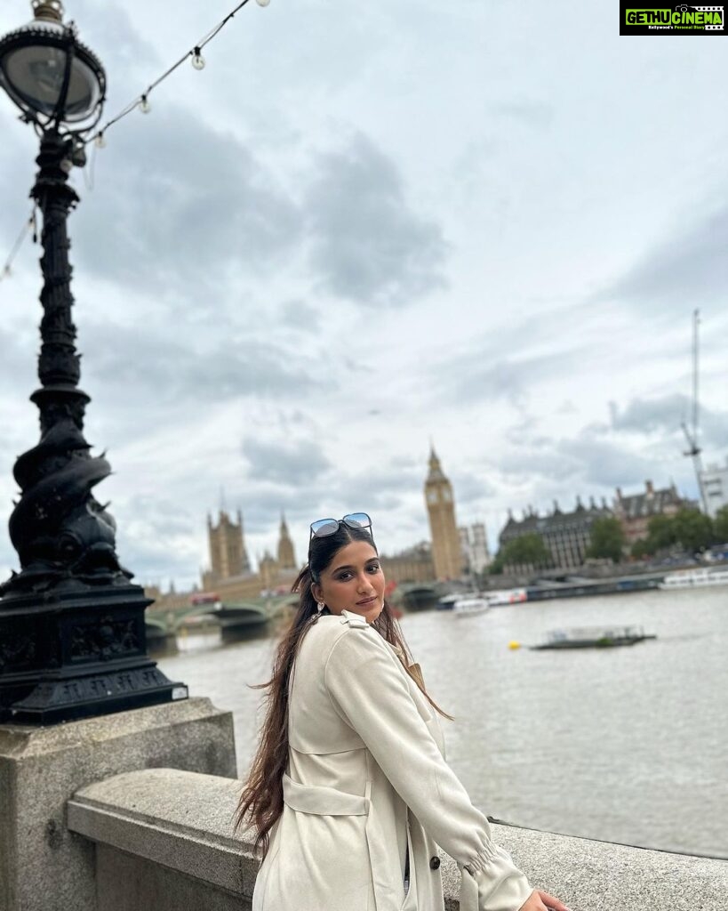 Nimrit Kaur Ahluwalia Instagram - when in London 🤍