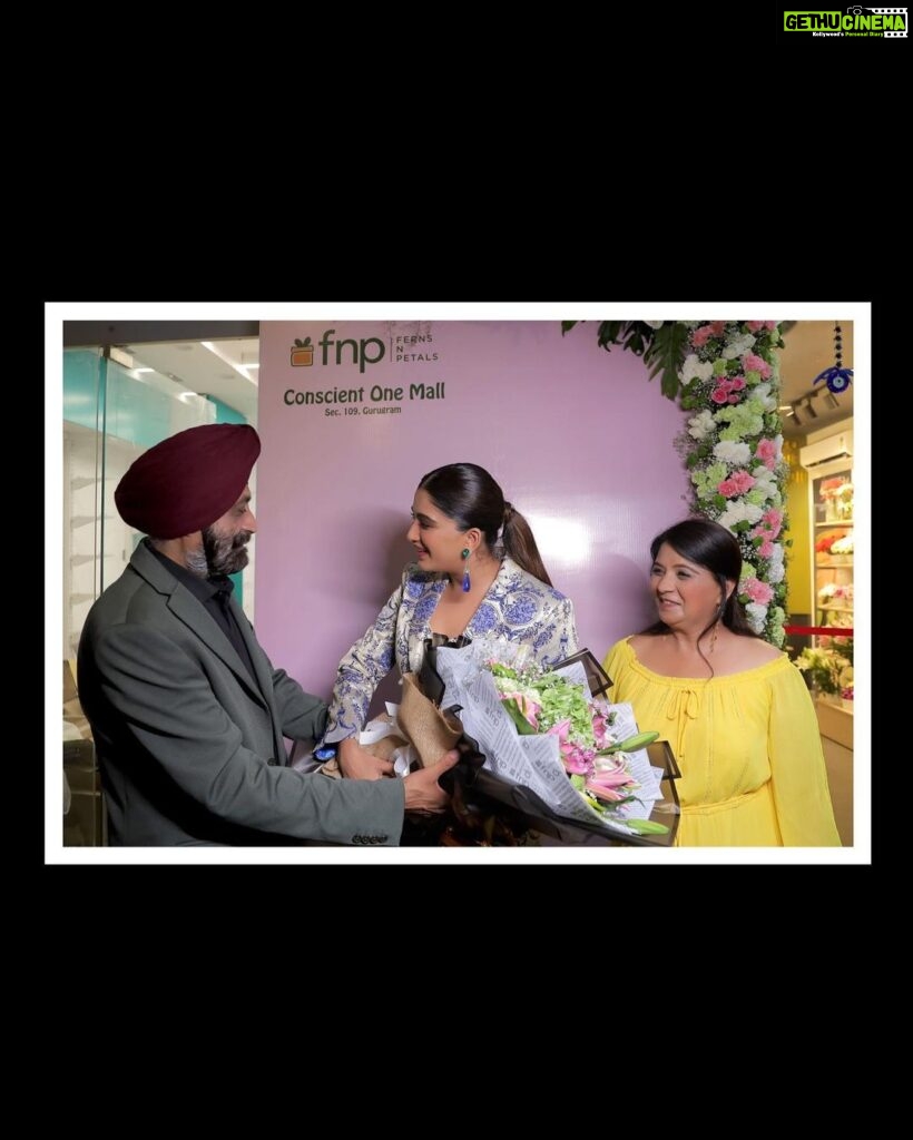 Nimrit Kaur Ahluwalia Instagram - A Flower-Power Event 🌷 #FernsNPetalsIndia