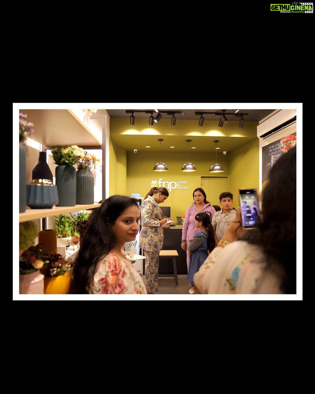 Nimrit Kaur Ahluwalia Instagram - A Flower-Power Event 🌷 #FernsNPetalsIndia