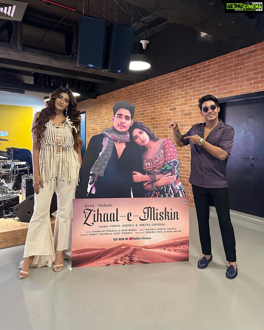 Nimrit Kaur Ahluwalia - 260.2K Likes - A big thank you for all the love 🫶🏼
#zihaalemiskin
#trendingallover
@javedmohsin_official @shreyaghoshal @vishalmishraofficial @rohittt_09_ @kunaalvermaa @vyrloriginals @dhruwal.patel @jigarmulani @the2studios
Styled By: @natashaabothra
With: @mausmi_mitra_ @_alishamistry_
Intern: @viiddz
Outfit: @ahummingway @ahummingwayatelier
Rings & Bangles: @diora.india
Shoes: @augusthaofficial
MakeUp By: @amitrajput_mua
Hair By: @poojadas679
