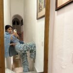 Nimrit Kaur Ahluwalia Instagram - flexin’ in @_huemn on a starry breezy night for mum’s beeday 🌙 🌠 Neemrana Fort Palace,Rajasthan