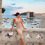 Nitibha Kaul Instagram – In the land of GOT so I obviously went ham with the touristy pix 

#NKsHotGirlSummer #NKInCroatia #Croatia #Dubrovnik #DubrovnikOldTown #EuroTrip #SummerInCroatia Old Town Dubronik,Croatia