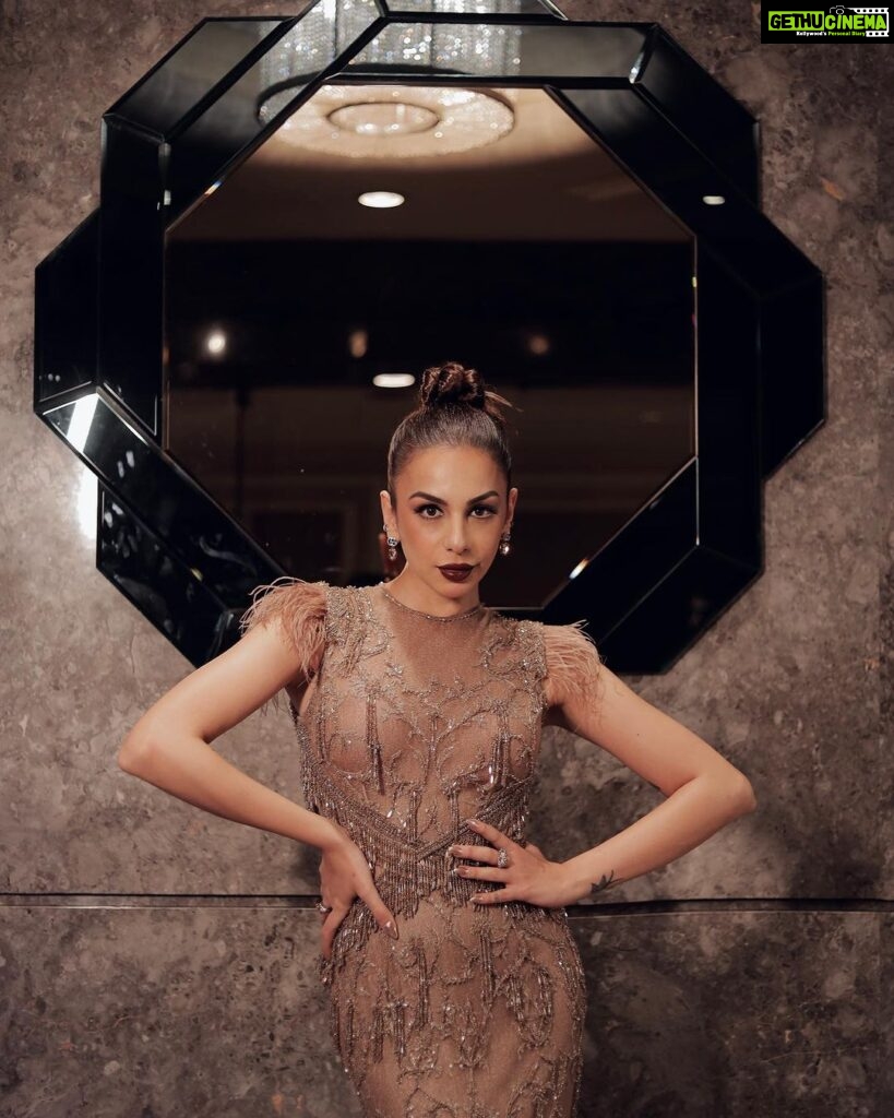 Nitibha Kaul Instagram - A glimmering evening of couture in and for my favourite duo @shantanunikhil ✨ What an absolute pleasure to witness your magic every time @nikhil1975 Earrings @gucci MUA @honeyahujaofficial Hair @hairgoalsbyjaya Location @tajpalacenewdelhi Pictures @lakshaydarganphotography Location @tajpalacenewdelhi #CoutureWeek #ICW23 #ShantanuNikhil #SNBride #BridalCouture #CoutureGown #WineLips #NKStyles Taj Palace, New Delhi