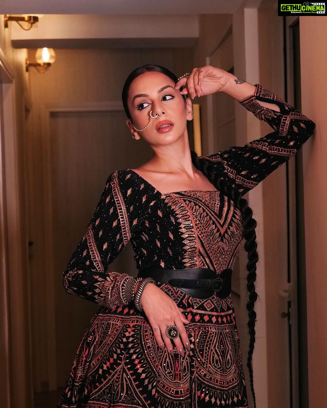 Nitibha Kaul Instagram - One for the books β¨ Wearing the OG @ritukumarhq for her stellar comeback show at Day 2 of @fdciofficial Indian Couture Week π€ Bracelets & Rings @sangeetaboochra Nath @suhana_art_and_jewels Braid @dolcy.in Styling @xhrexhth Clicked by @focal.studios Makeup by me @ri_ritukumar @quirkbrandconsulting @varunpratap_ #ICW23 #RituKumarLabel #CoutureWeek #IndianFashion #NKStyles #Fashion #Explore