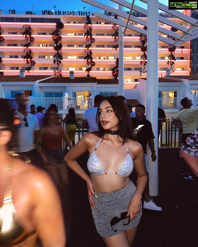 Nitibha Kaul Instagram - Last night in Ibiza at the iconic @ushuaiaibiza 🖤 & all I’m wondering is- how will any other place ever top this? The music, the energy, the venues, the people- its truly the best you can ever get. So glad that I finally made this dream trip happen 🖤 I’m definitely coming back for more 🚀 #NKInIbiza #NKTravels #NKsHotGirlSummer #SunsetVibes #IbizaLife #EuroTrip #EuropeanSummer #Spain #TravelGram #Ushuaia #DavidGuetta Ushuaia Ibiza