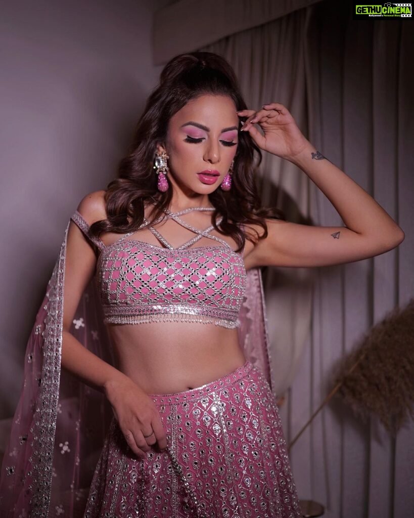 Nitibha Kaul Instagram - Living my Indian Barbiecore dreams in @falgunishanepeacockindia 💕 for the opening of @fdciofficial Couture Week ✨ Earrings @amamajewels Bag @douxamourindia MUA @shivolidogra_makeupartist Hair @hairgoalsbyjaya 📷 @jayshootin_ #FalguniShanePeacock #IndiaCoutureWeek #Barbiecore #PinkLehenga #BridalCouture #PinkAesthetic Delhi, India