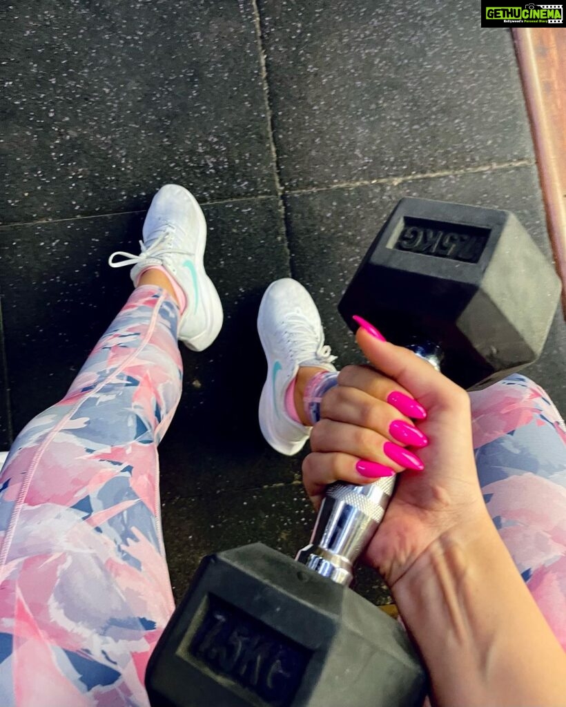 Nitibha Kaul Instagram - Barbie that lifts >
