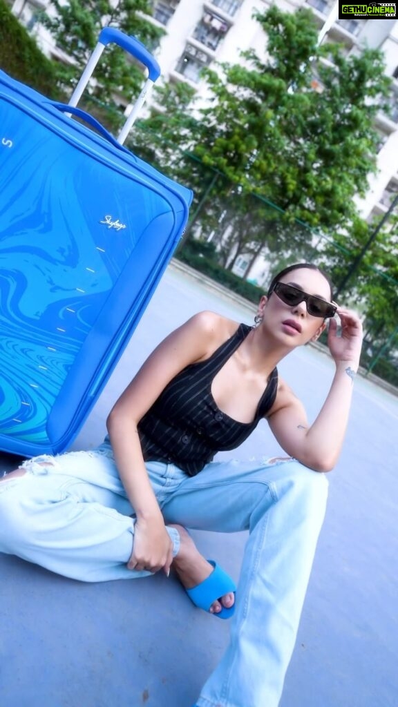 Nitibha Kaul Instagram - Join me on a stylish journey with @inskybags and take your travel fashion to new heights! ✈️🔥 With the trendy and chic Skybags luggage bag as your ultimate accessory, you’ll effortlessly upgrade your style quotient! Let’s turn heads and make a fashion statement wherever we go 🌍💃 #Skybags #AllEyesOnYou #SkybagsLuggage #KeepTrending #Travel #Fashion #PaidPartnership Wearing @coverstoryfsl & @estellee_couture